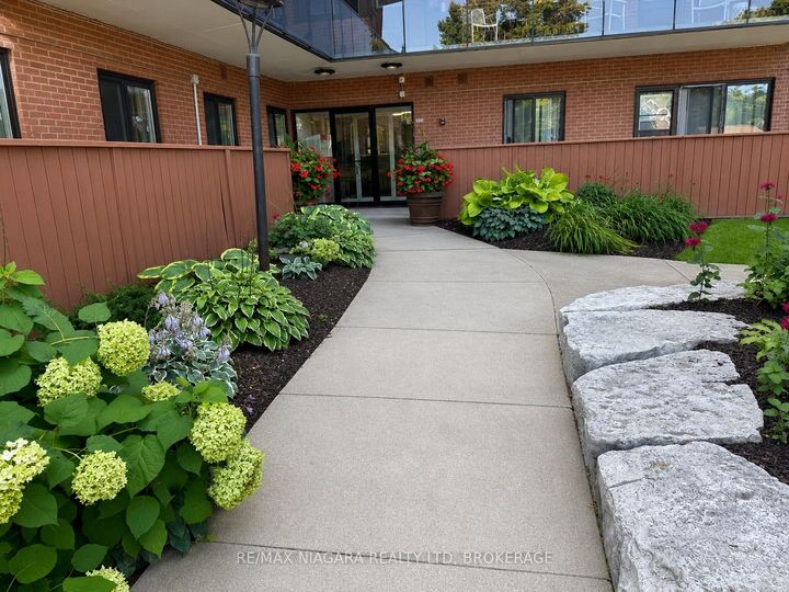 Property Photo: 550 King Street 605 ON L4R 3N1