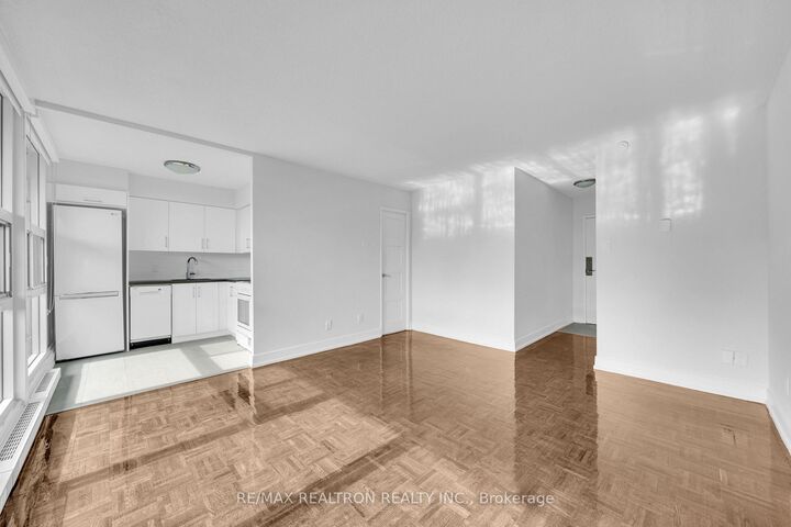 Property Photo:  33 Isabella Street 2401  ON M4Y 2P7 