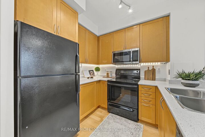 3939 Duke Of York Boulevard 801 — photo 1