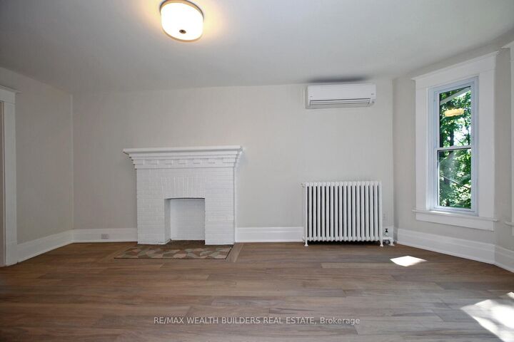 Property Photo:  163 Parkside Drive B  ON M6P 2G3 