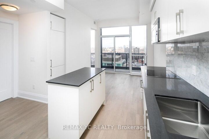 Property Photo:  88 Cumberland Street 2404  ON M5R 1A3 