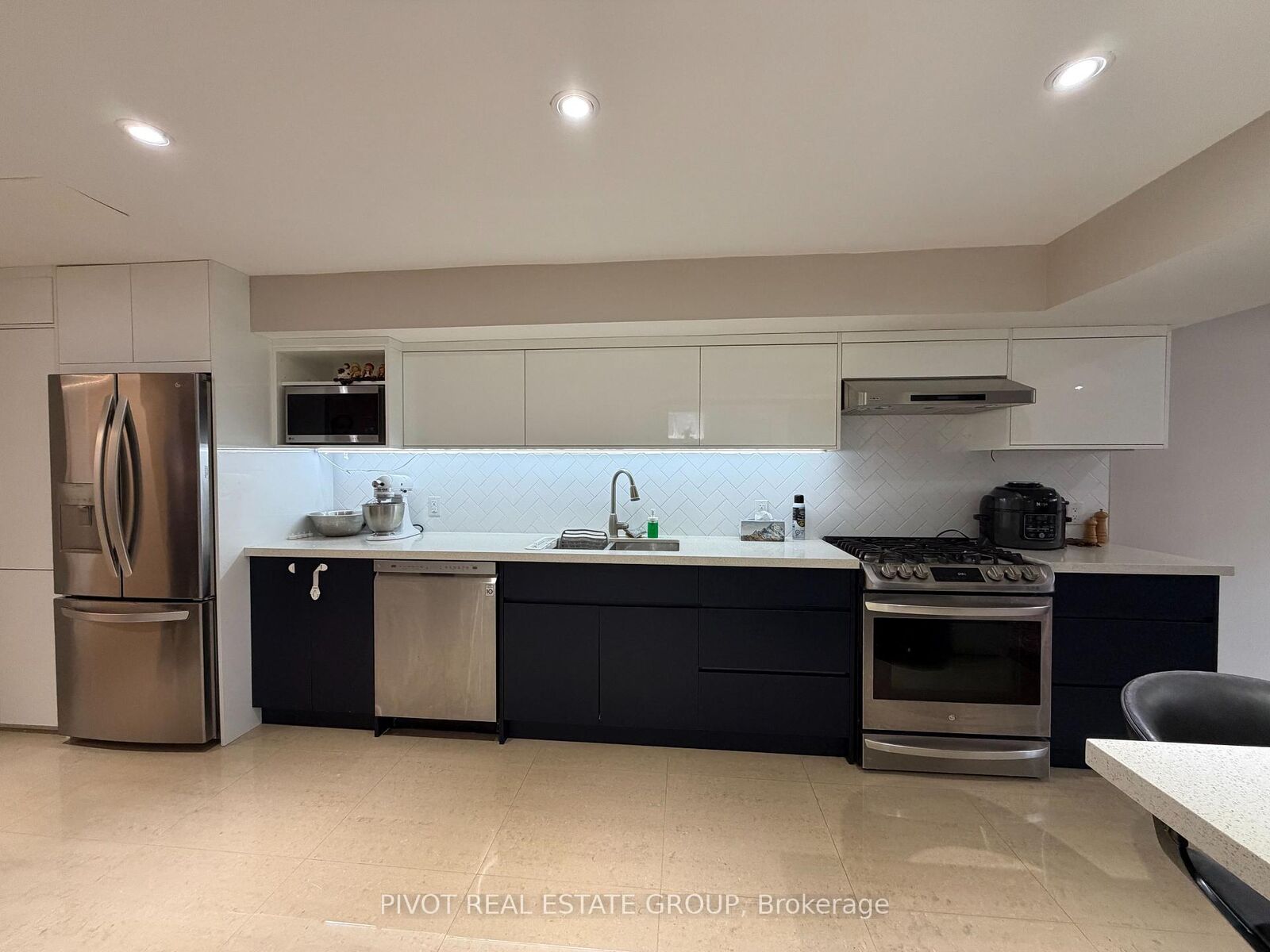 Property Photo:  1303 Freeport Drive  ON L5C 1S5 