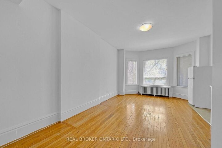 Property Photo:  16 Foxbar Road 2  ON M4V 2G6 
