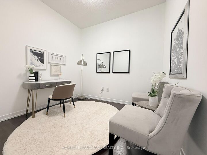 Property Photo:  2520 Eglinton Avenue W 1211  ON L5M 0Y4 