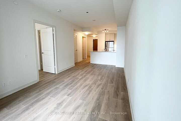 Property Photo:  4955 Yonge Street 802  ON M2N 0L8 