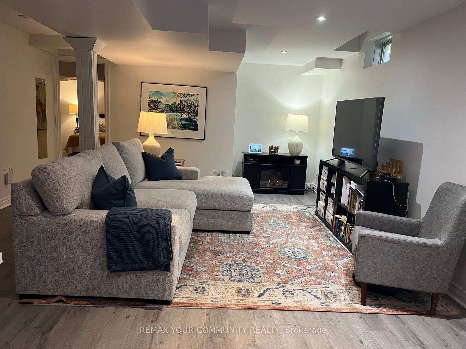 Property Photo:  375 Woodfern Way S  ON L3X 2X7 