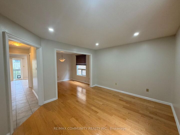 Property Photo:  65 Hewitt Crescent Main  ON L1S 7A6 
