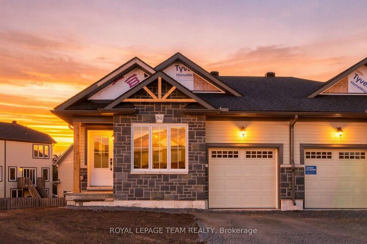 Property Photo:  52 Whitcomb Crescent  ON K7A 0C2 