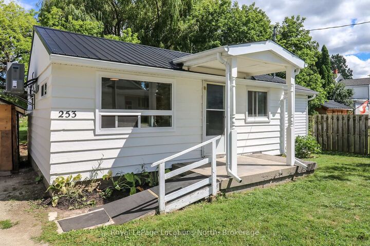 Property Photo:  253 Thompson Street  ON N4L 1M3 