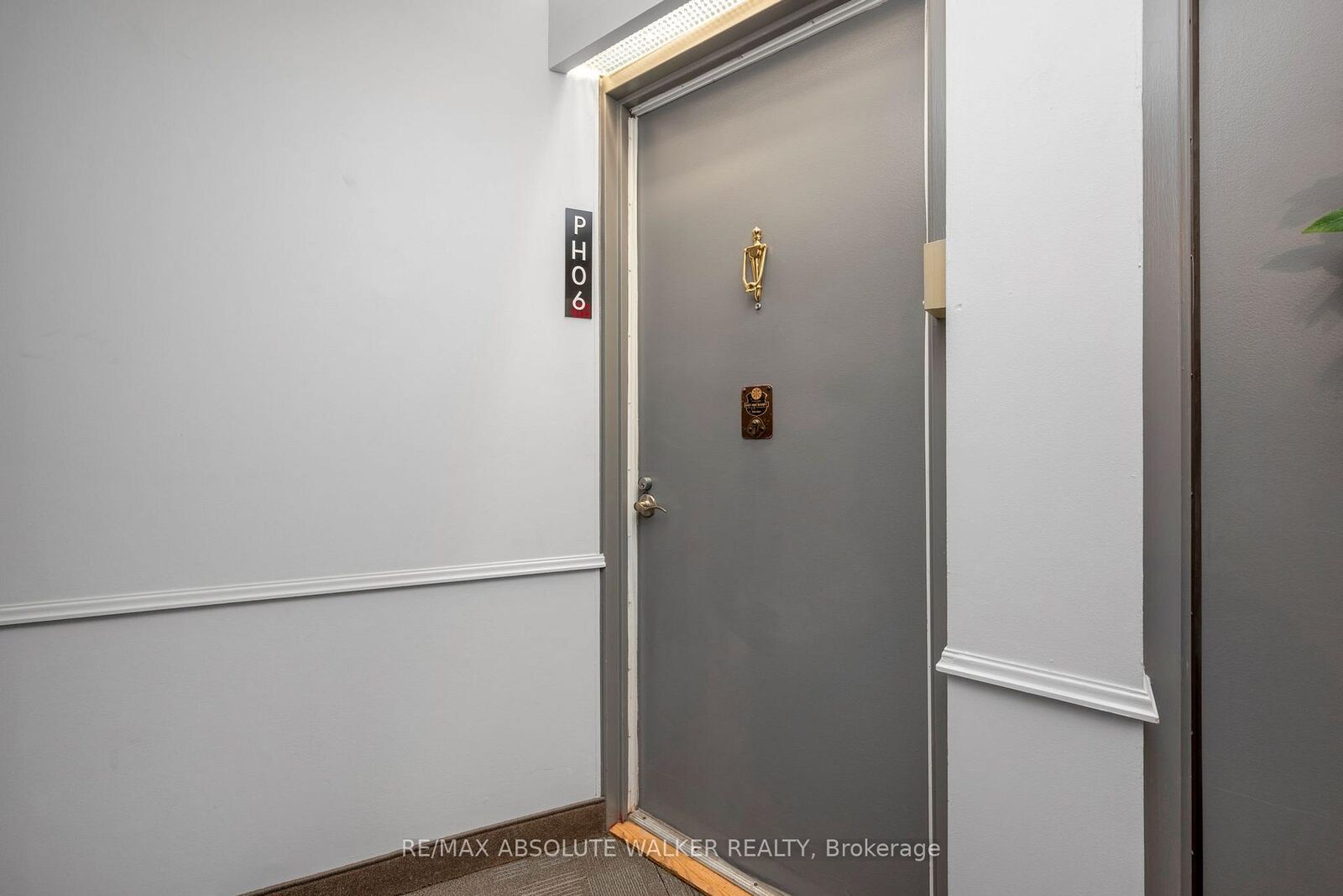 Property Photo:  1380 Prince Of Wales Drive Ph6  ON K2C 3N5 