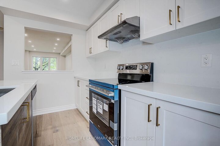 Property Photo: 403 White's Hill Avenue ON L6B 0J5