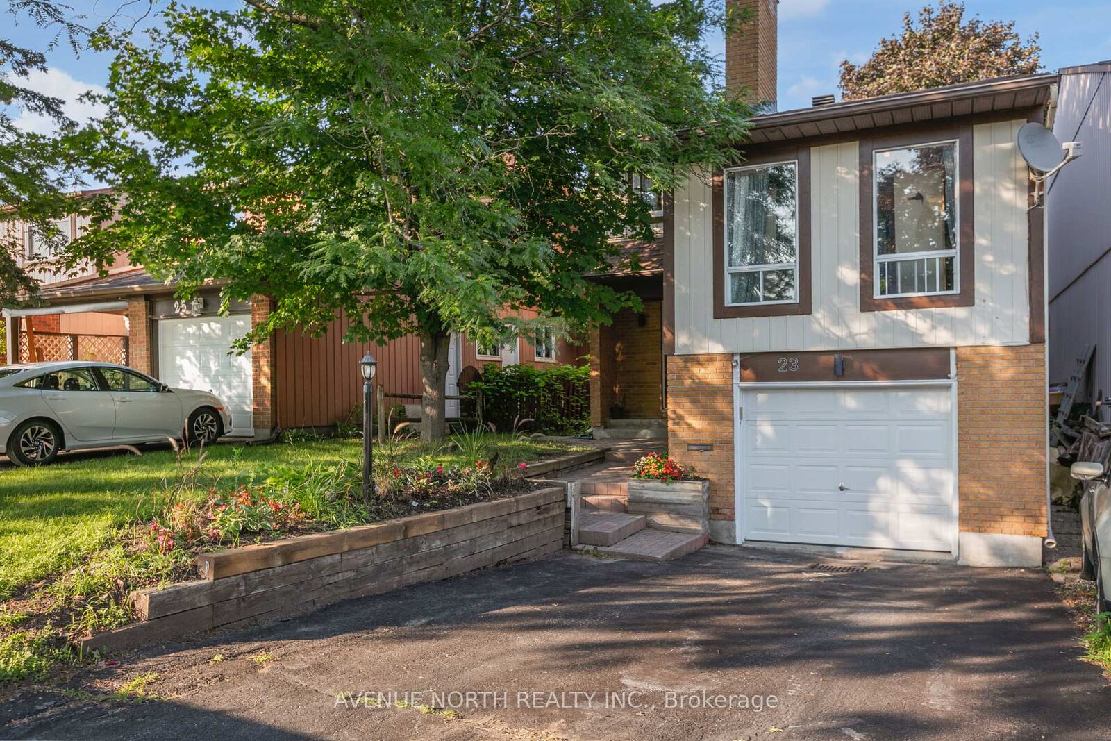 Property Photo:  23 Bluegrass Drive  ON K2M 1G2 