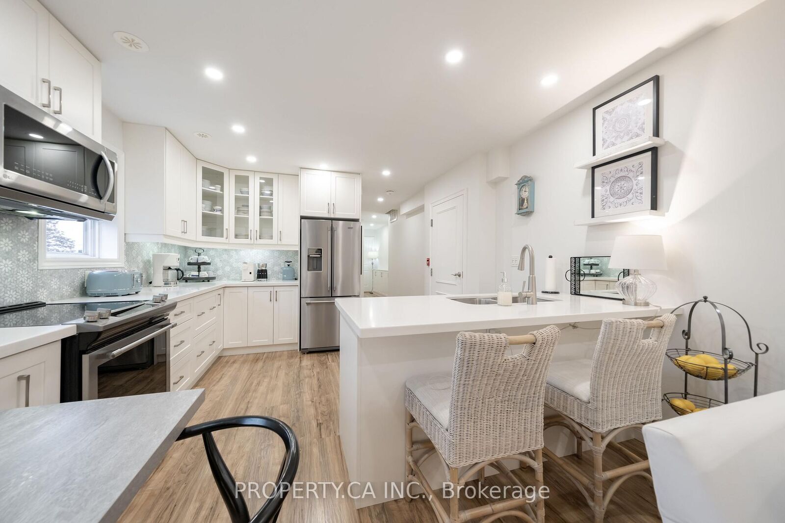 Property Photo:  963 Avenue Road 8  ON M5P 2K9 