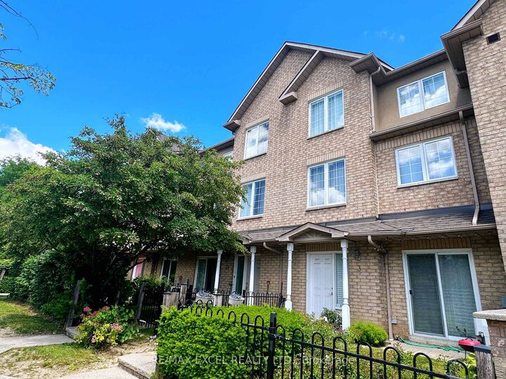 Property Photo:  10 Cox Boulevard 3  ON L3R 4G2 