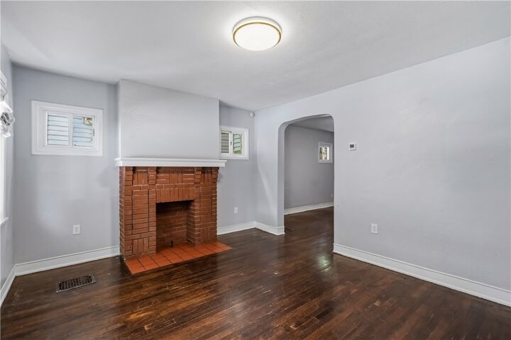 Property Photo:  1129 Woodbourne Ave  PA 15226 