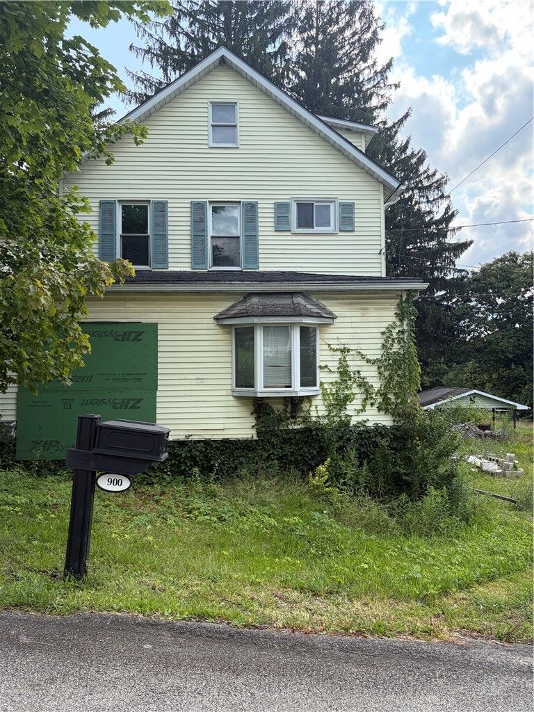 Property Photo: 900 W 4th Ave PA 15627