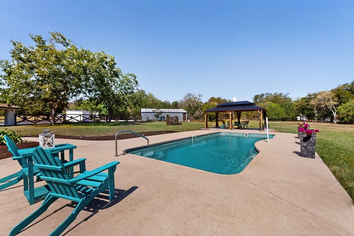 Property Photo:  504 Buckaroo Trail  TX 78610 