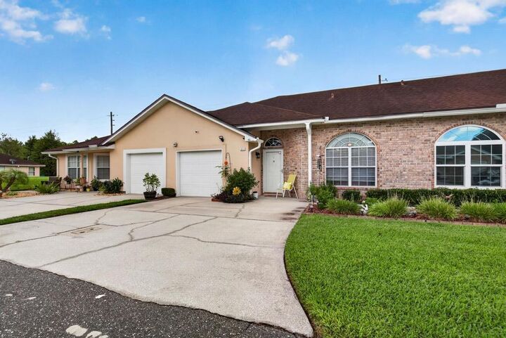 Property Photo: 11 Northside Unit 402 Drive FL 32218