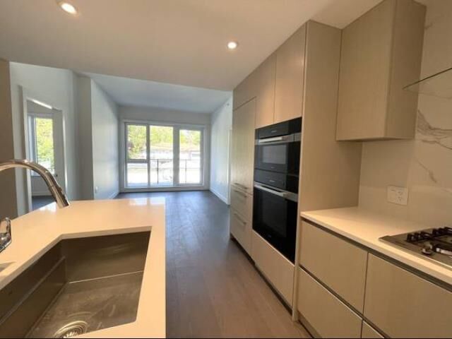 Property Photo:  5168 Cambie Street 203  BC V5Z 0K7 