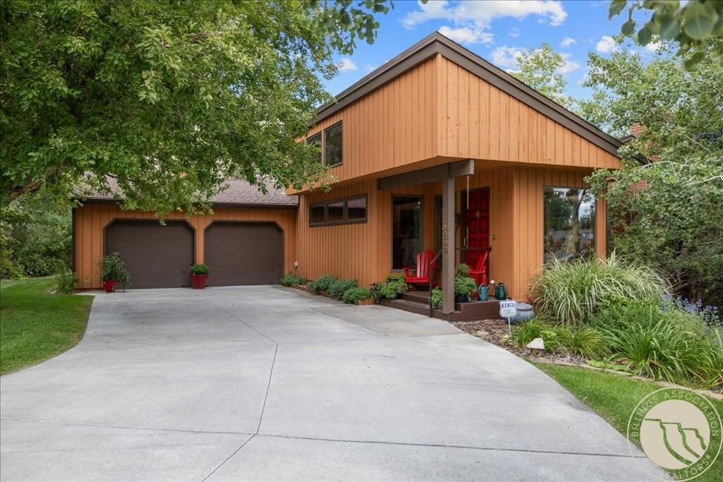 Property Photo:  3227 Country Club Circle  MT 59102 