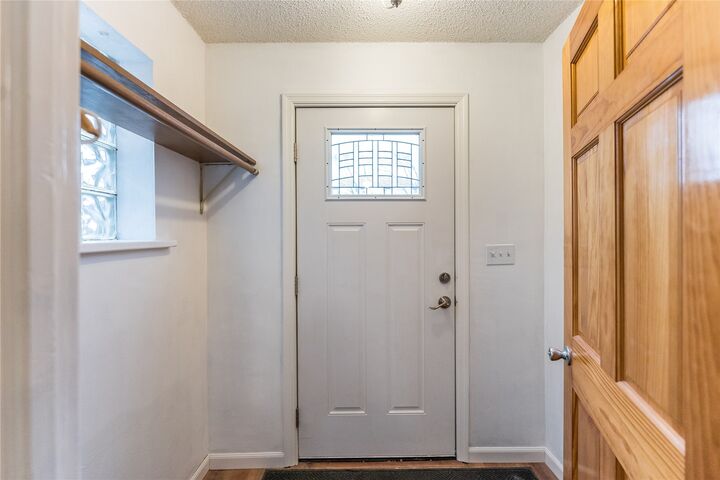 Property Photo:  9578 Vestal Parkway West 2  NY 13732 