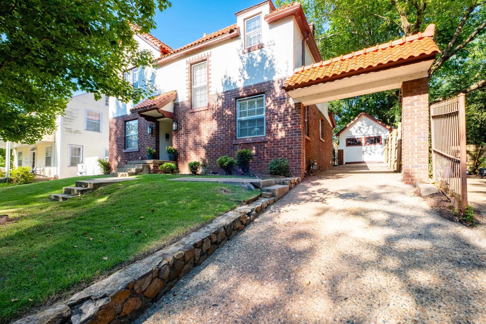 Property Photo:  116 Colonial Court  AR 72205 
