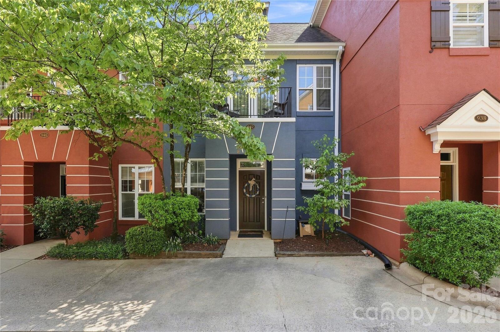 Property Photo: 942 Hawthorne Bridge Court NC 28204