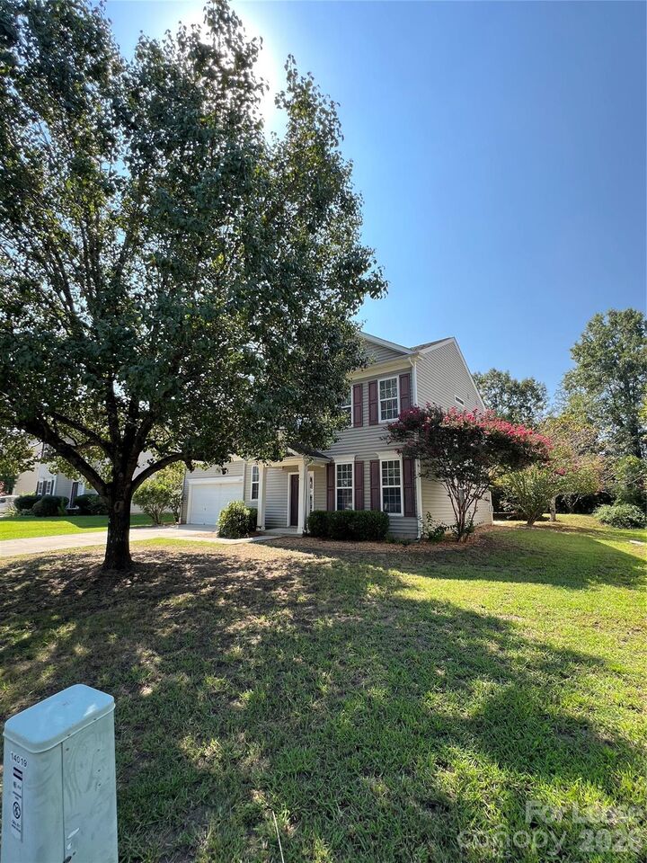 Property Photo: 14011 Millers Creek Lane NC 28278