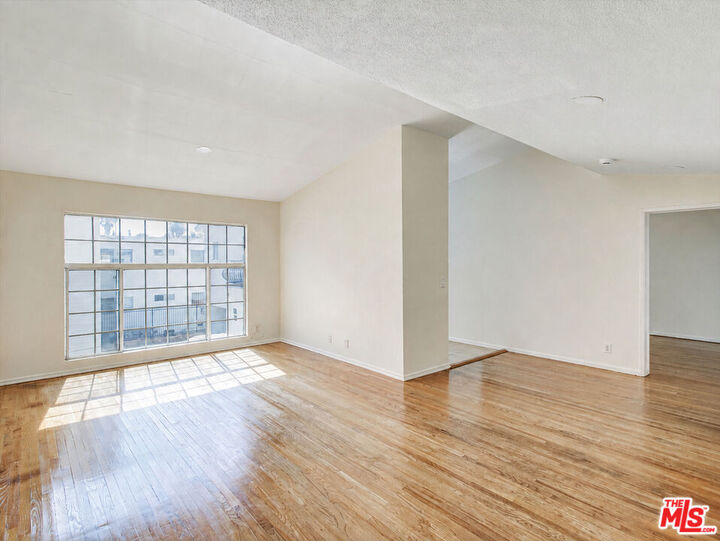 Property Photo:  4841 W 18th St, Unit 4  CA 90019 