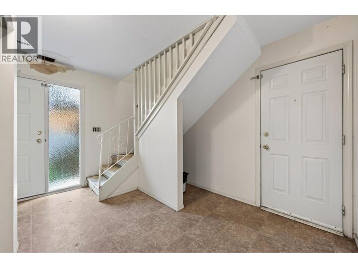 Property Photo: 1037 Dundas Street BC V2B 2T1