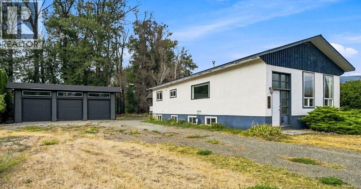 Property Photo:  1401 Chapman Street  BC V1K 1B8 