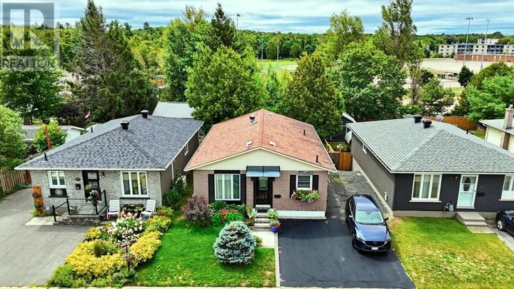 Property Photo:  23 Pearson Dr  ON P5A 2V3 