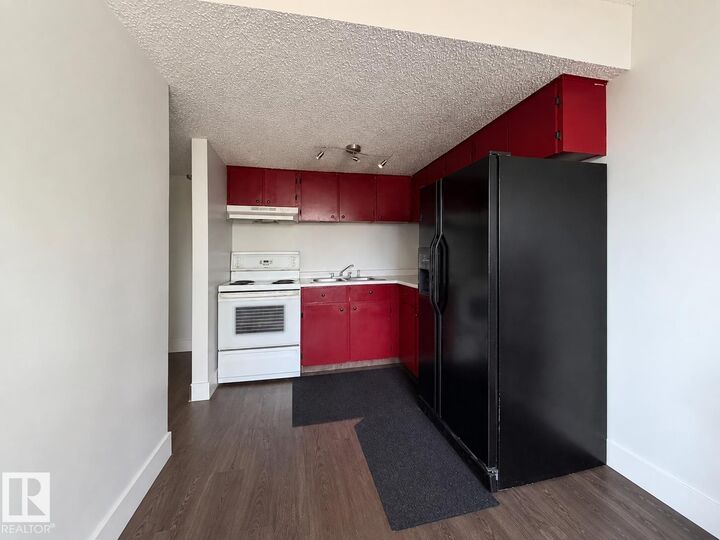 Property Photo: 18315 89 Avenue NW 2 AB T5T 1X2