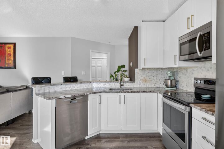 Property Photo:  11104 109 Avenue NW 204  AB T5H 1E1 