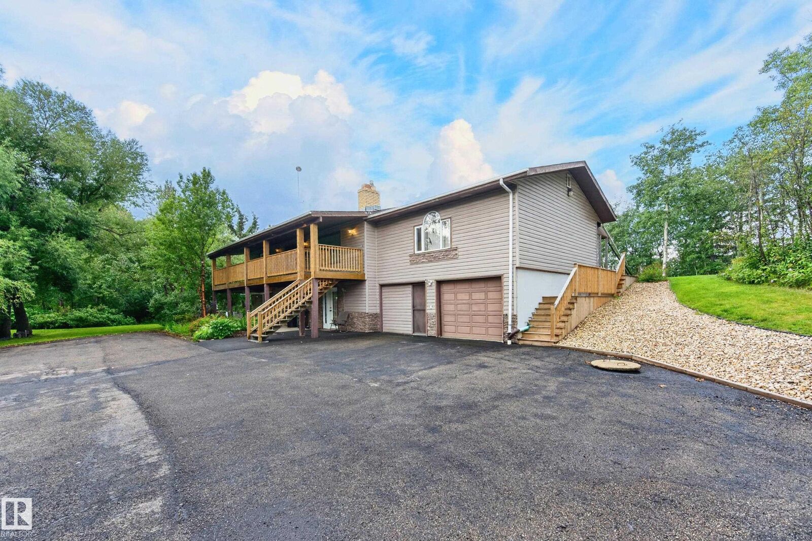 Property Photo: 52063 Rge Road 225 206 AB T8C 1C3