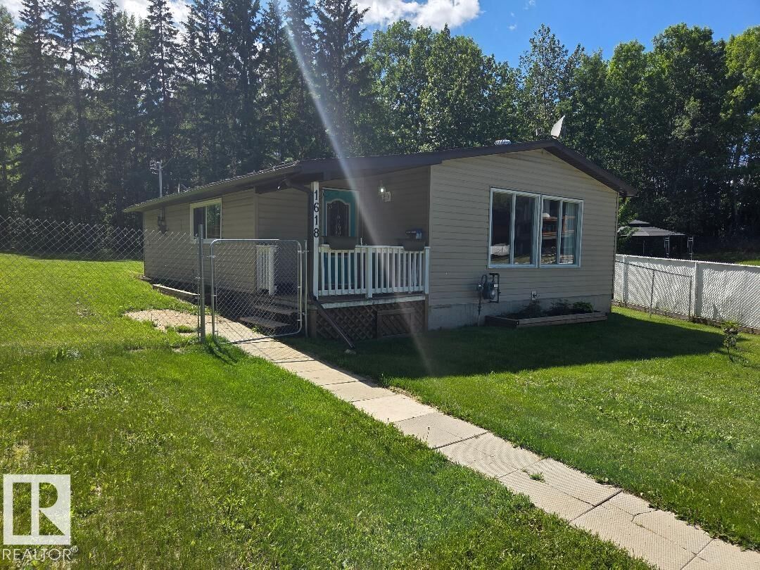 Property Photo: 1618 Marine Crescent AB T0E 0A2