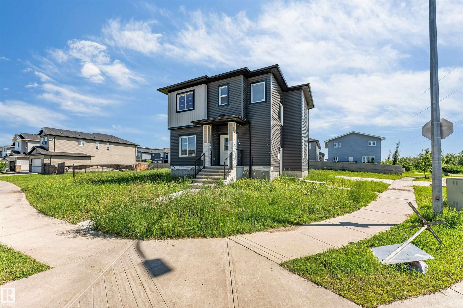 Property Photo:  292 Fraser Way NW NW  AB T5Y 6C4 