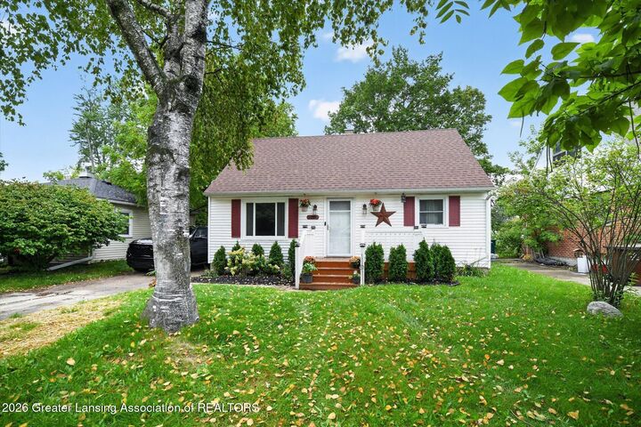 Property Photo:  3216 Young Avenue  MI 48906 