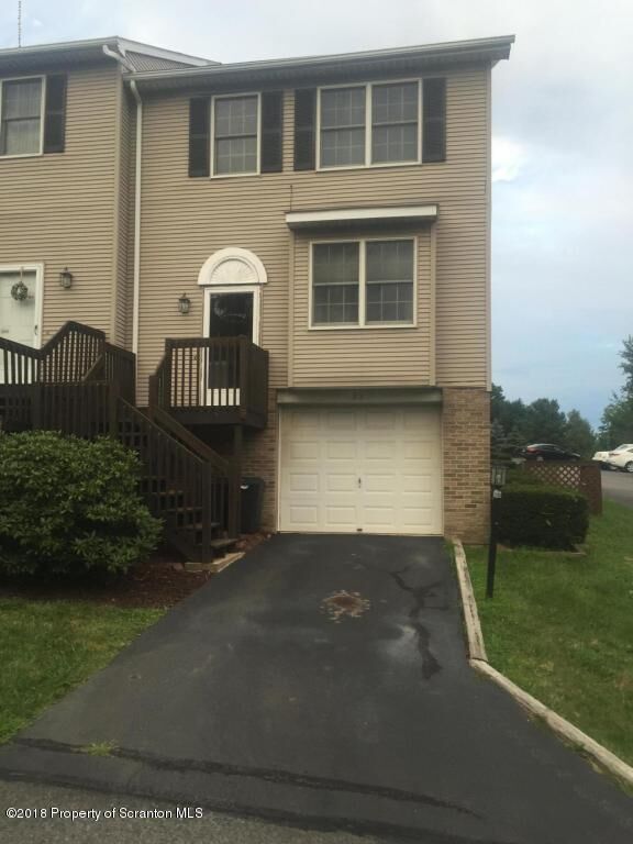Property Photo:  33 Briarwood Way  PA 18411 