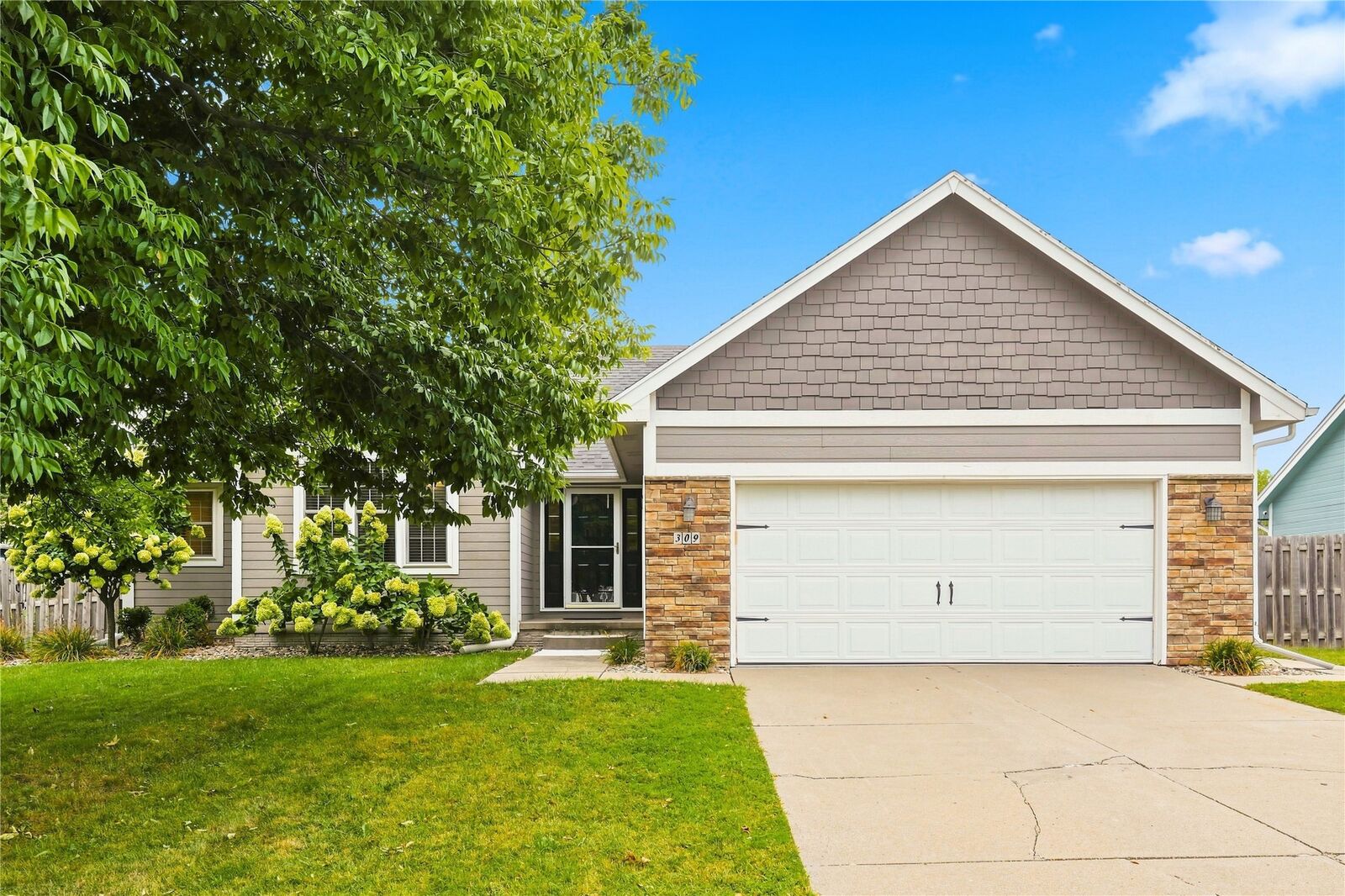 Property Photo:  309 NW Winterberry Street  IA 50023 