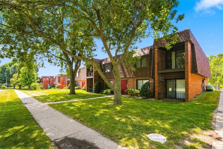Property Photo:  4541 Woodland Avenue 6  IA 50266 