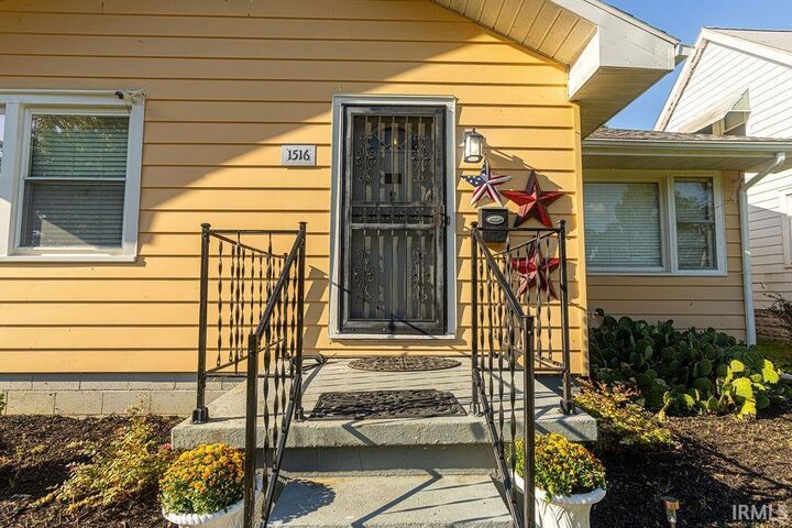 Property Photo:  1516 Taylor Avenue  IN 47714 