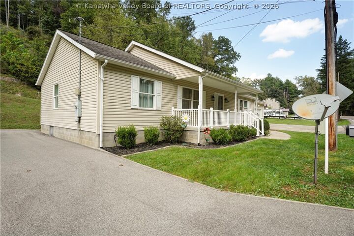 Property Photo:  437 Thorofare Road  WV 25045 