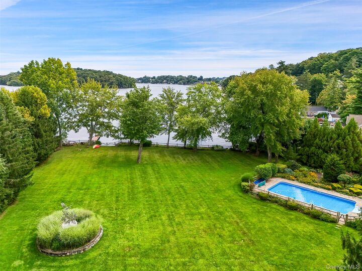 Property Photo:  18 Clara Lane  NY 10541 