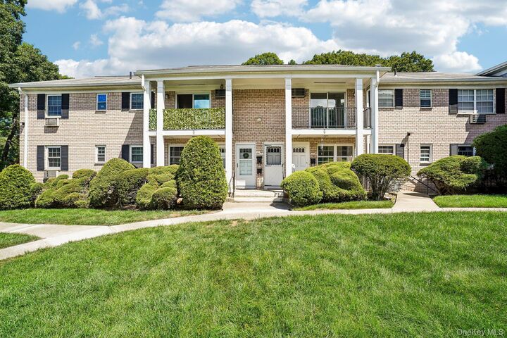 Property Photo:  15 Doxbury Lane  NY 10901 
