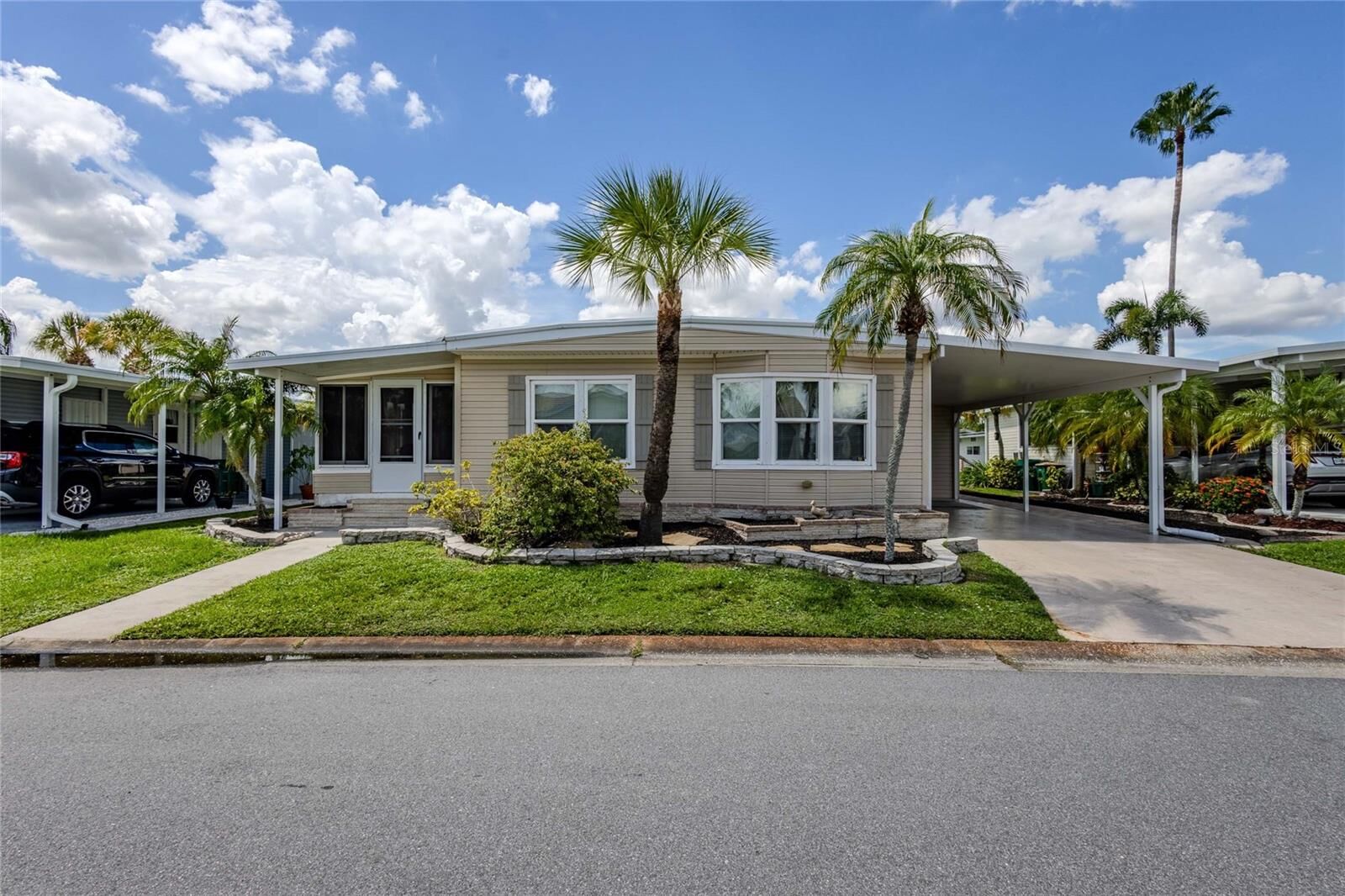 Property Photo:  2100 Kings Highway 305  FL 33980 