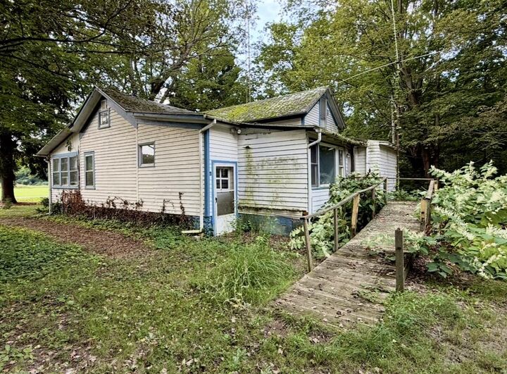 Property Photo: 3384 Riverside Road MI 49022