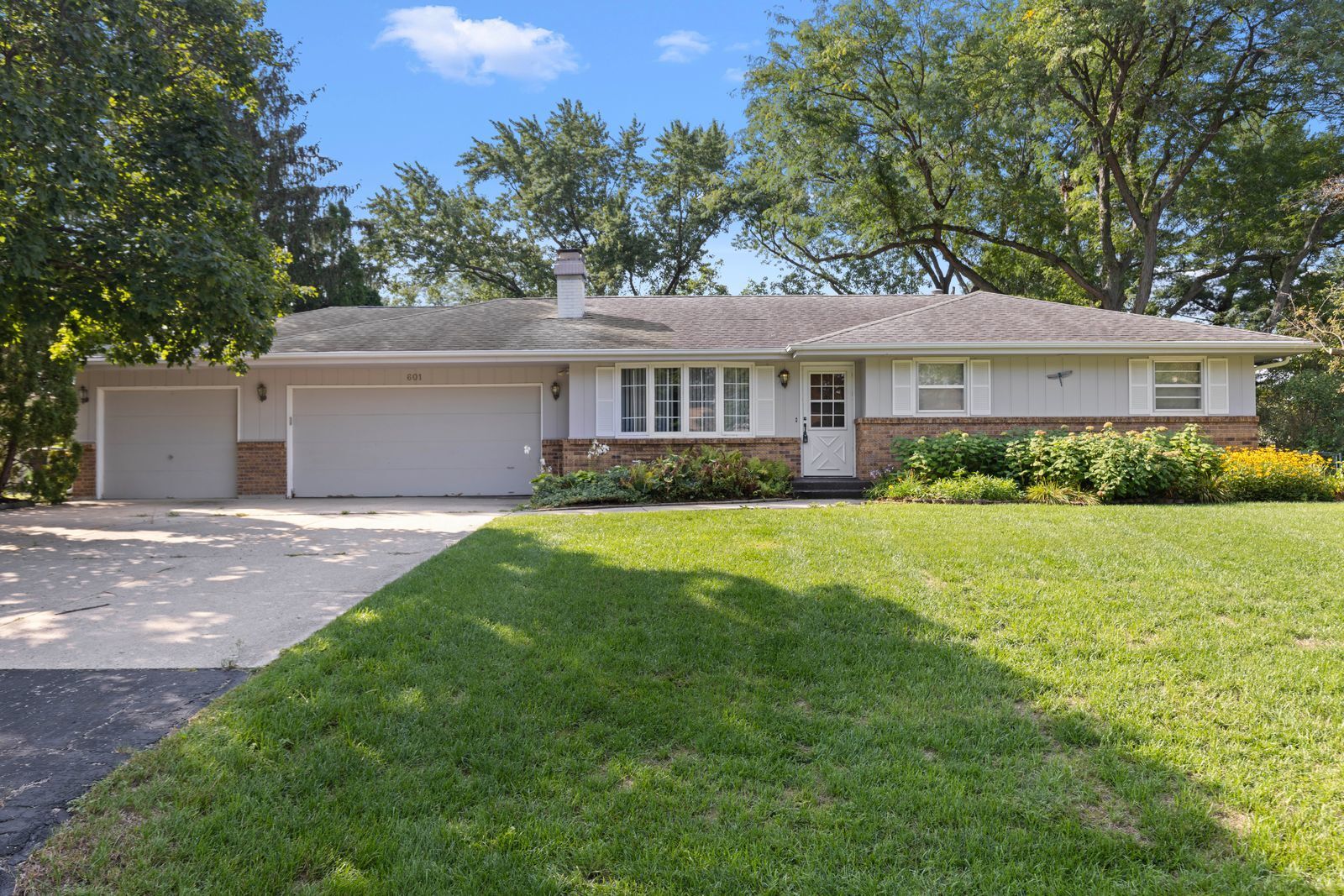 Property Photo: 601 Windfield Lane IL 61115