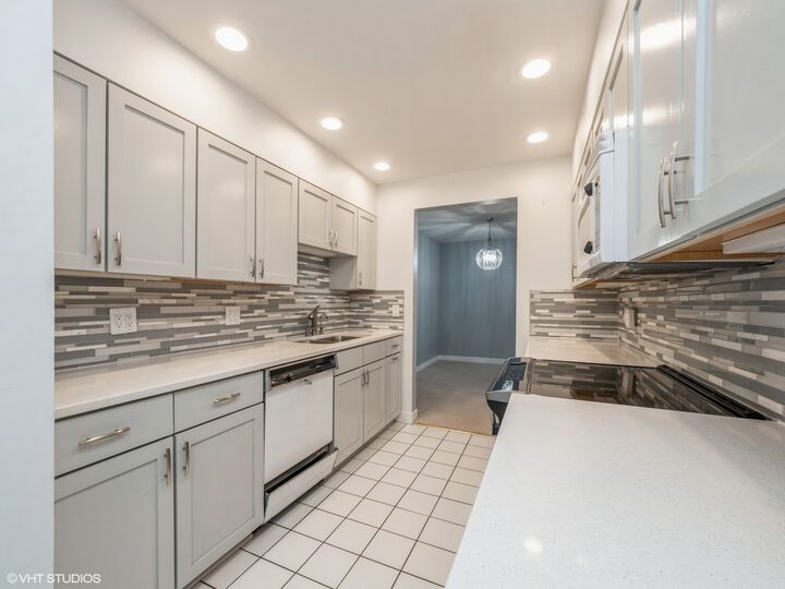 Property Photo:  550 Shorely Drive 104  IL 60010 