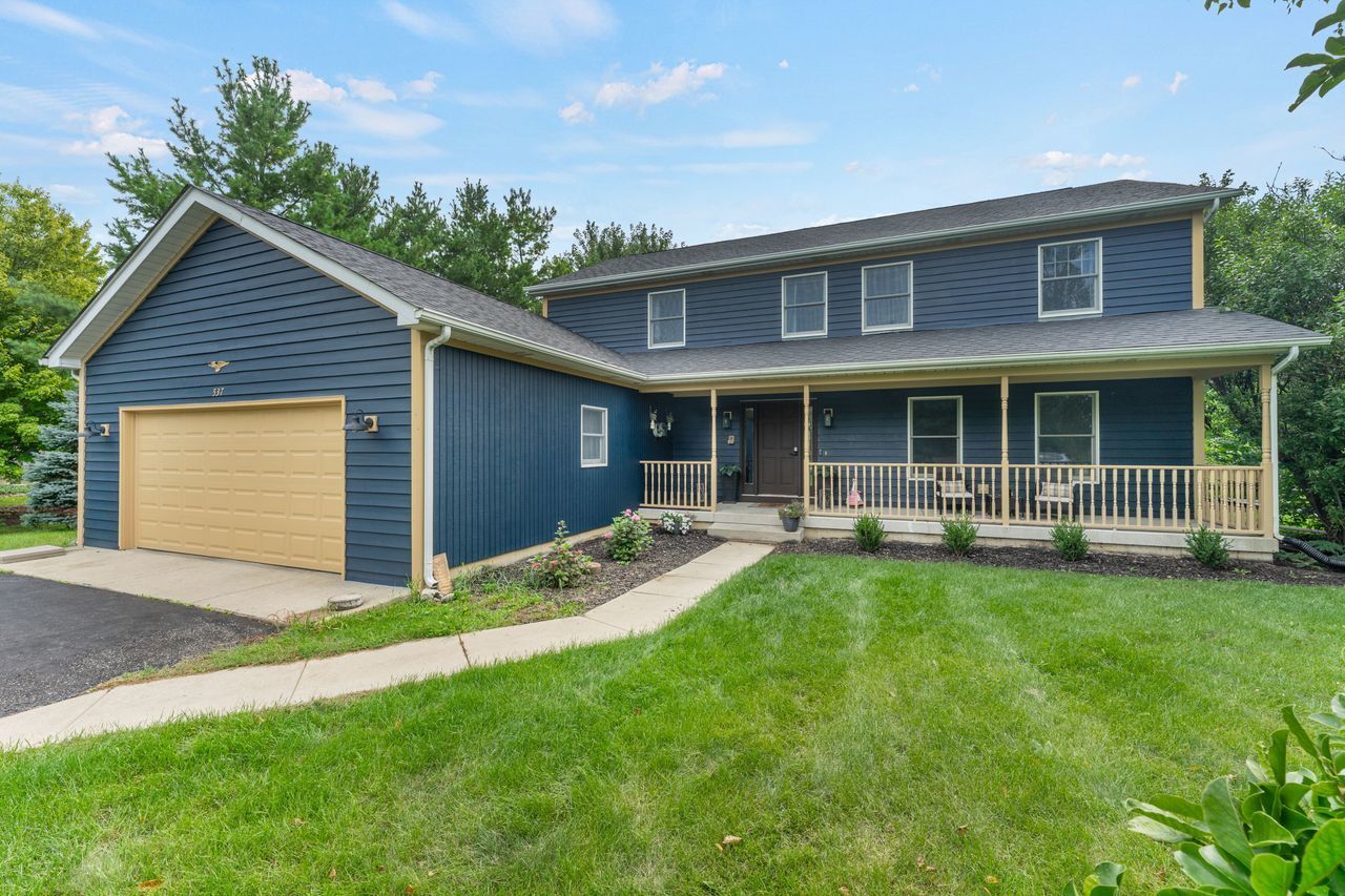 Property Photo:  537 Apache Trail  IL 60046 